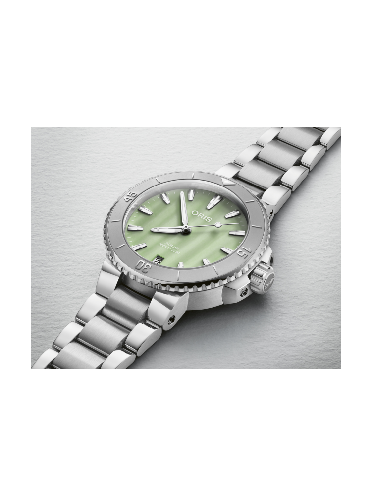 01 733 7770 4157-07 8 18 05P